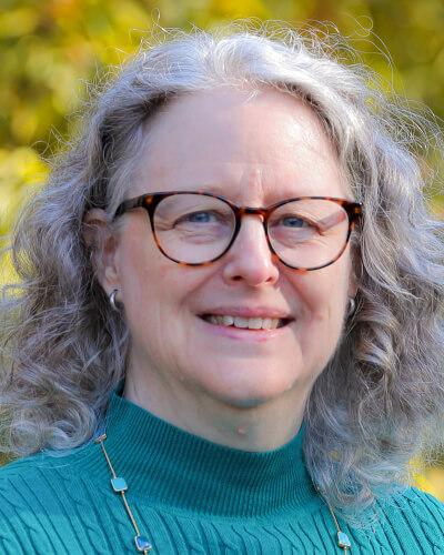 Community Programs Director<br />
Wynne Treanor-Kvenvold<br />
Community Programs Director, Wynne Treanor-Kvenvold